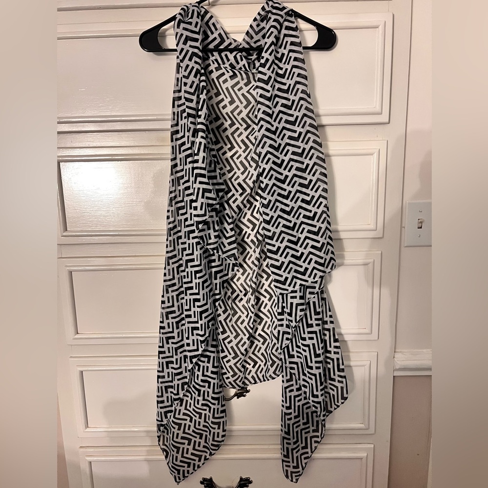 Geometric Black and White Women's Cardigan Plus Size XL